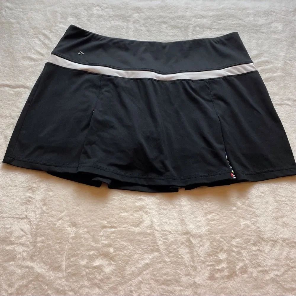 Bolle Black andโWhite Skort SizeโLarge